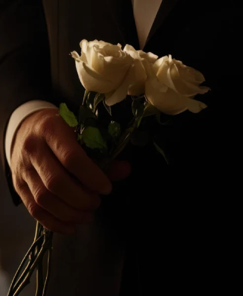 mourning-with-white-roses