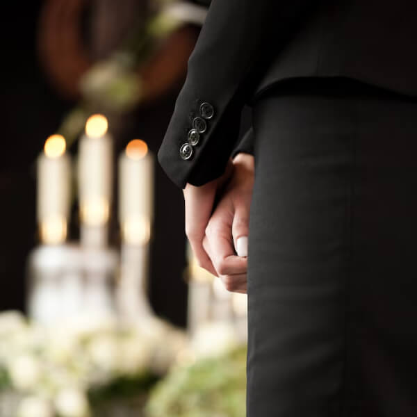 woman-funeral woman-funeral